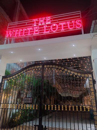 فندق The White Lotus جايا المظهر الخارجي الصورة